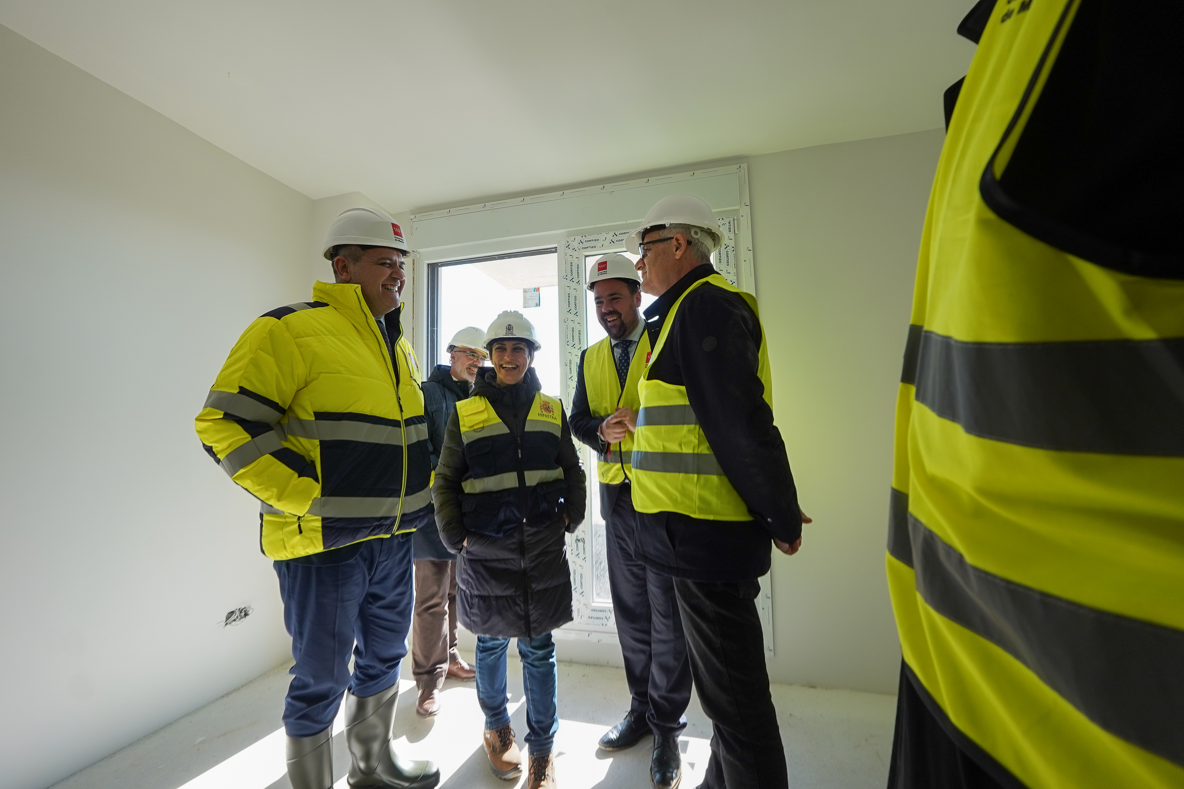 Visita de Isabel Rodríguez a una promoción de viviendas en construcción en Aranjuez 