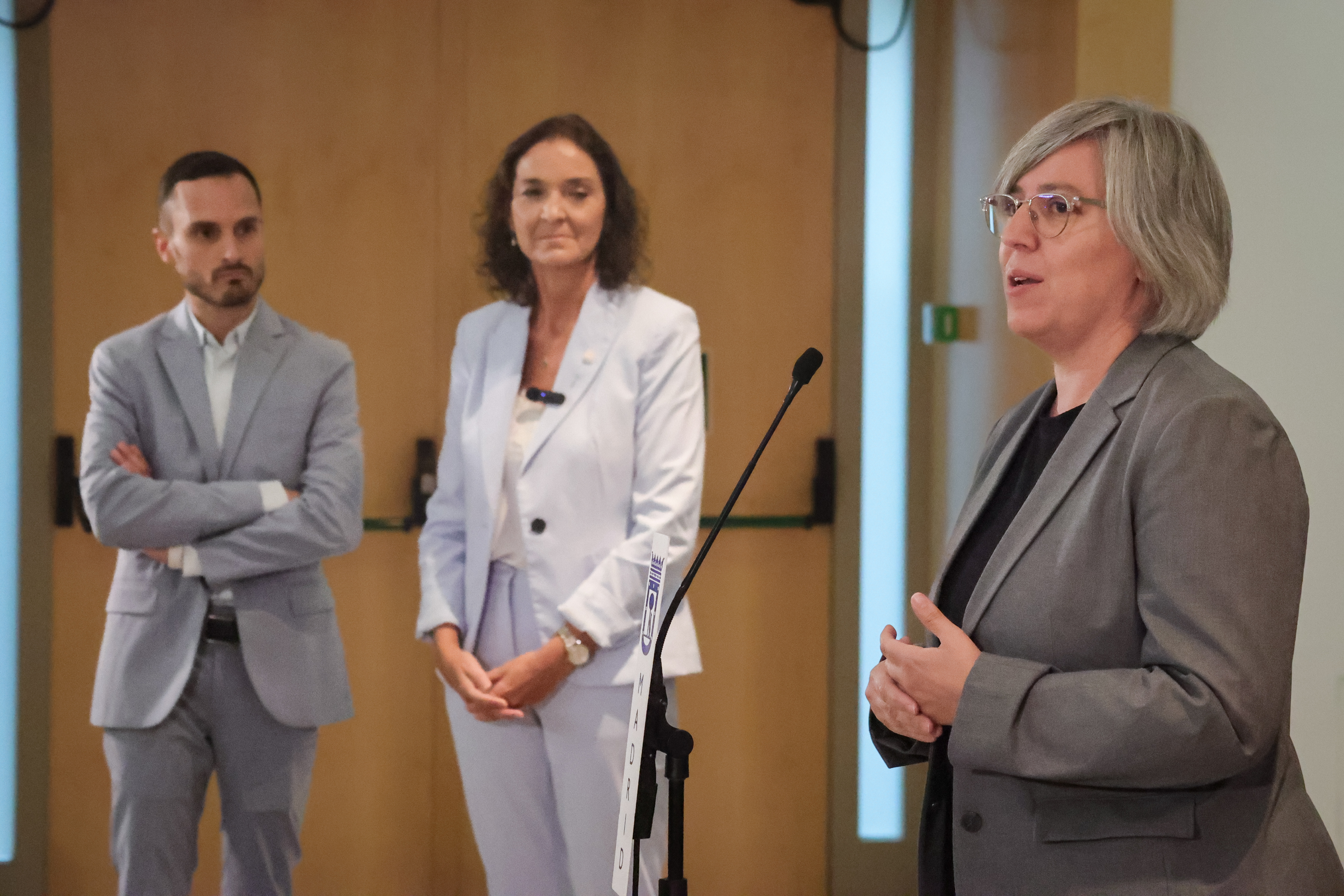 La directora de SEPES haciendo unas declaraciones