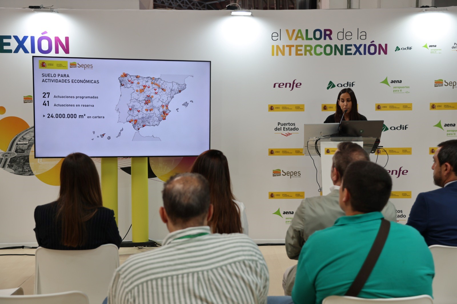 Foto del público que atiende a la presentación