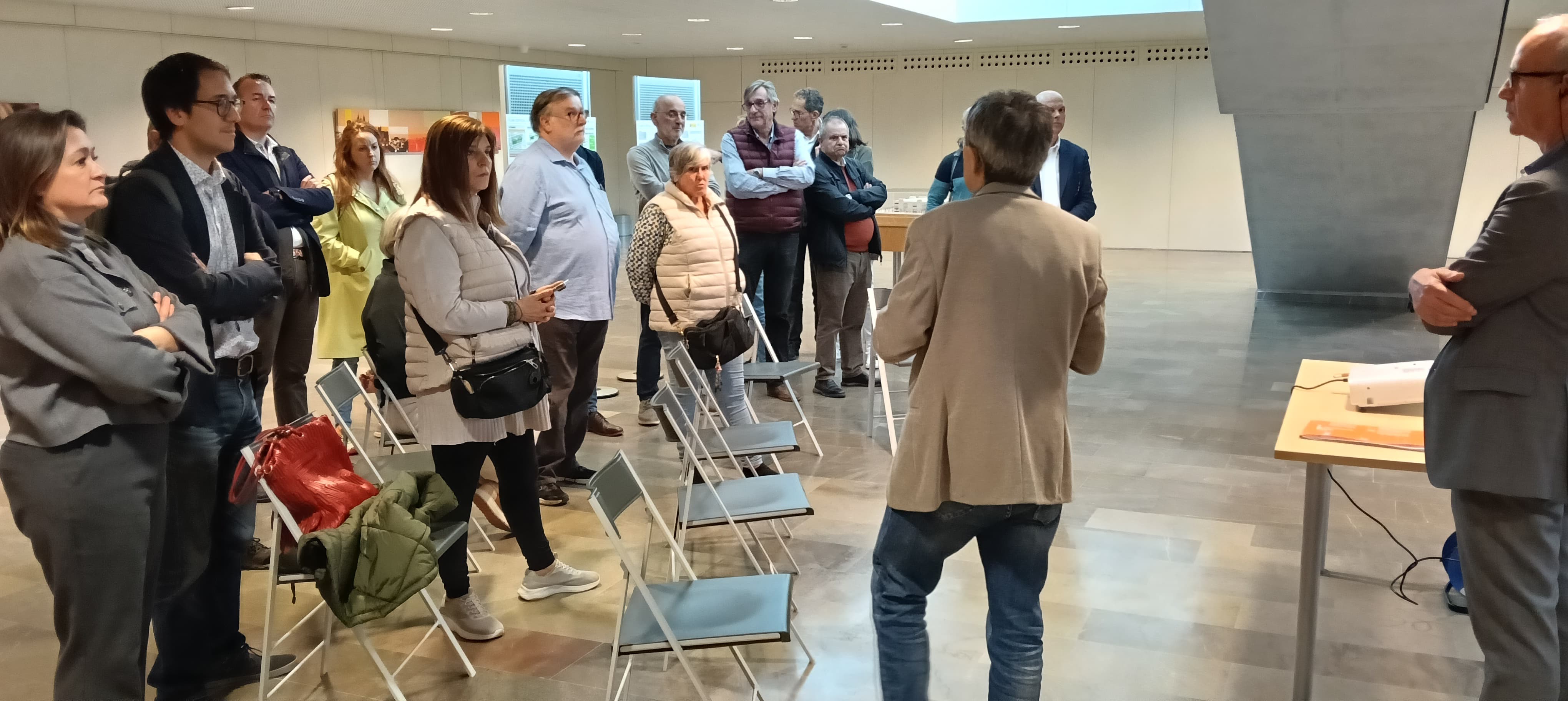 Foto de la sesión explicativa y participativa sobre Son Busquets